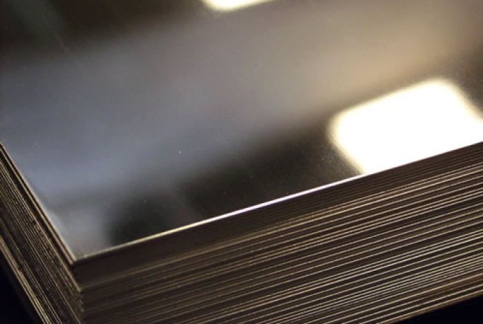 Где применяется зеркальная нержавеющая сталь: плюсы и минусы