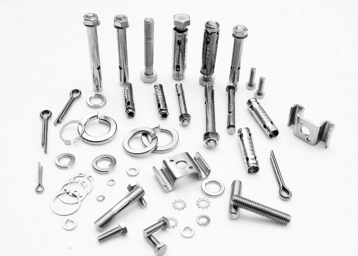 Крепеж из нержавеющей стали: особенности и применение